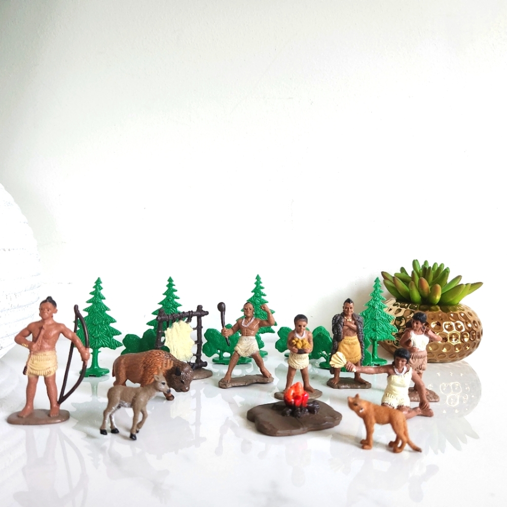 Bundle Safari Powhatan Indians Figures and Accessories Lot of 19